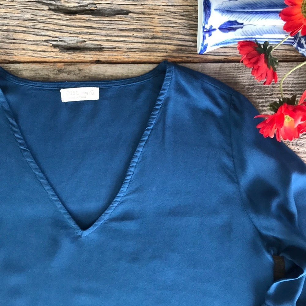 Just Living V-Neck Bell Sleeve Blouse Size Medium